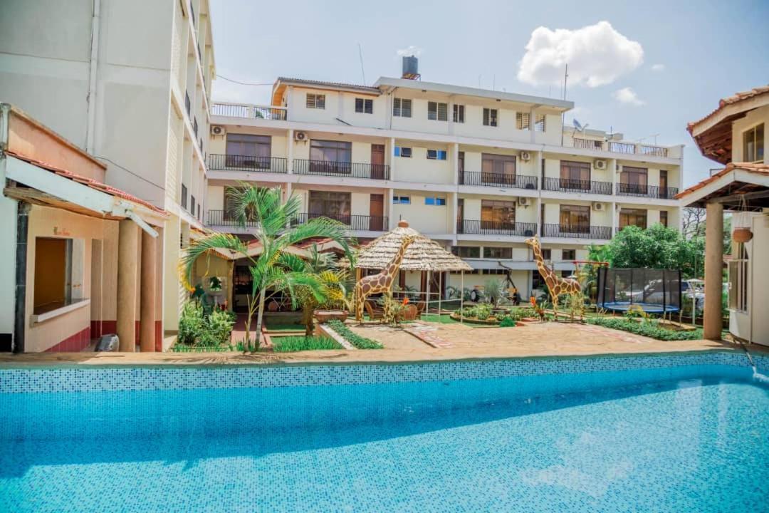 Kilimanjaro Crane Hotel Моши Екстериор снимка