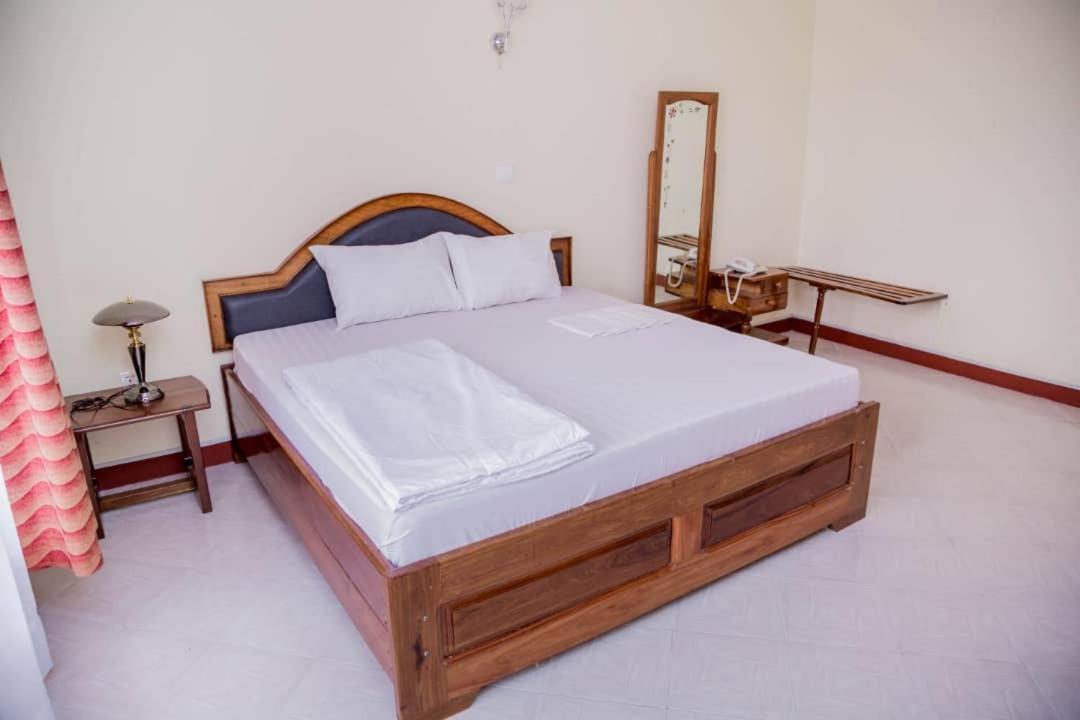Kilimanjaro Crane Hotel Моши Екстериор снимка