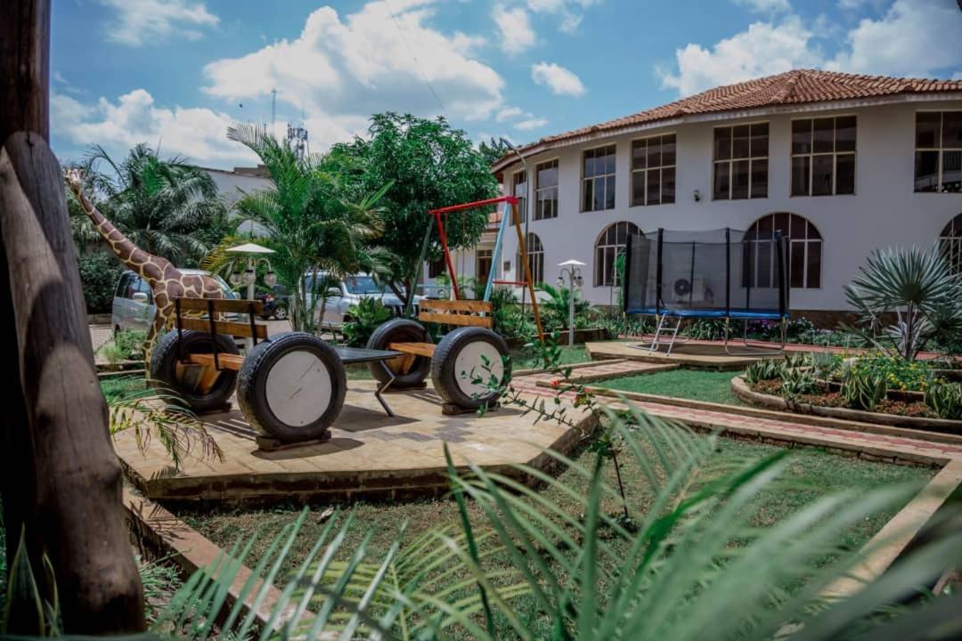 Kilimanjaro Crane Hotel Моши Екстериор снимка